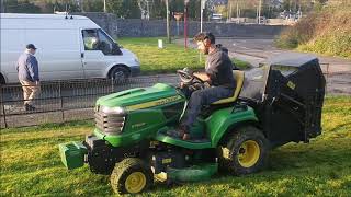 John Deere X950r Tractor Lawnmower cutting & collecting grass November 2020