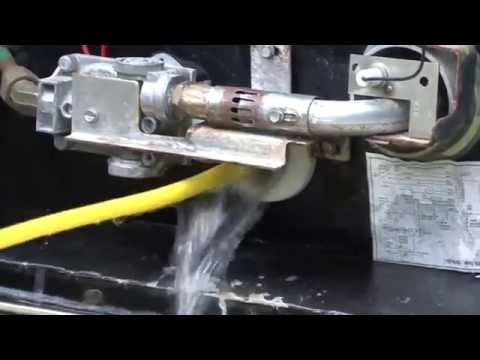 Video: RVing 101: Máy nước nóng
