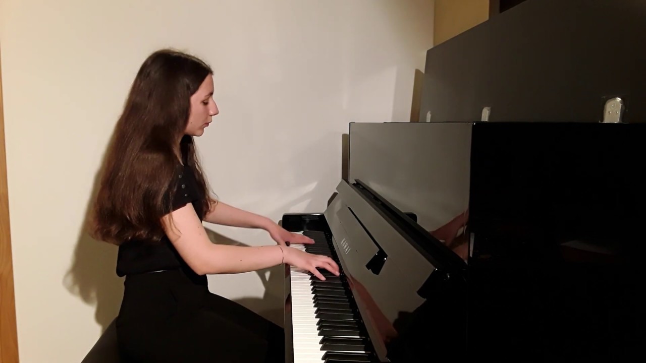 Anna Cignola, allieva di Giovanni Molaro, esegue Impromtu, di Franz Schubert.