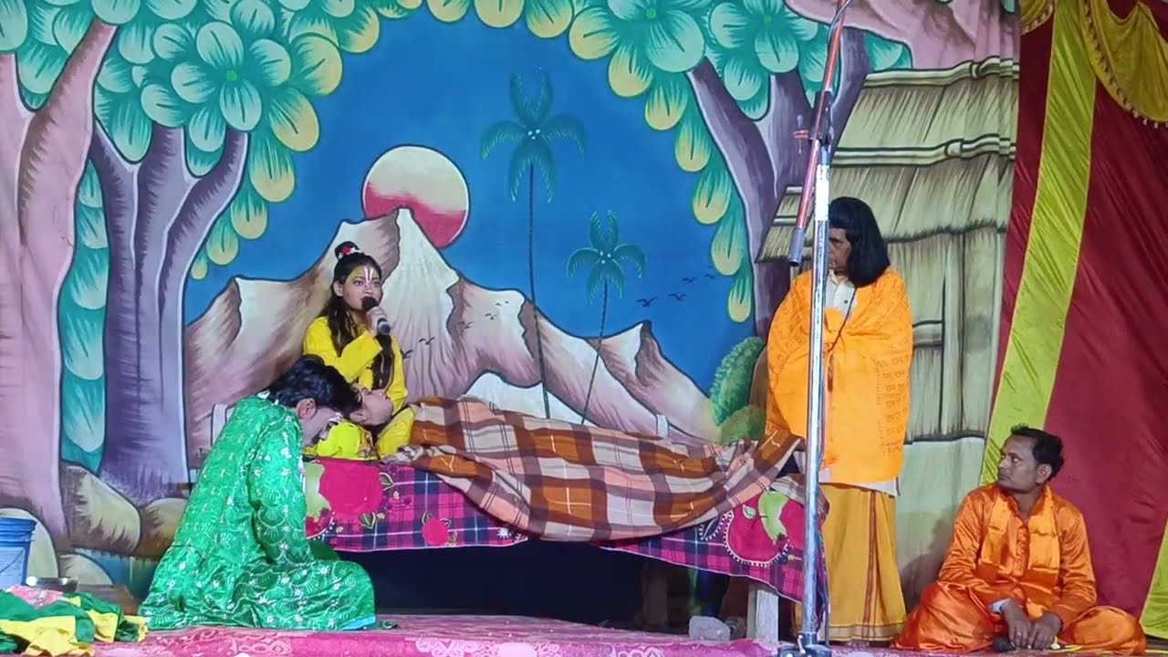 राम जी ने जैसे ही हनुमान जी को देखा की बूटी लेकर आ गए तो बहुत प्रसन्न हुए 