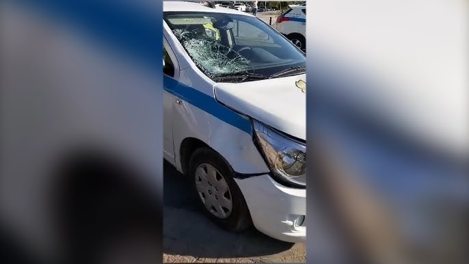 Полицей қызды таяқпен сиқыған Полицей қызды таяқпен сиқыған