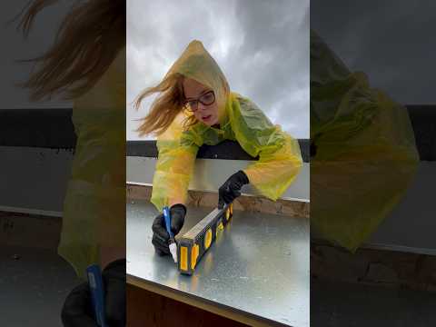 На крыше в грозу! Идеальная погода для работы 💦 #наташкаплюс #shorts