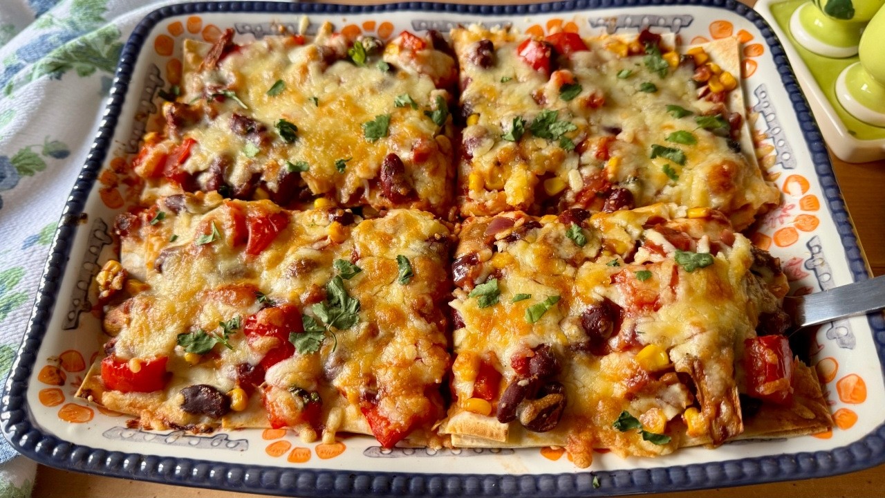 Vegetarian Mexican Tortilla Casserole | Easy dinner recipe