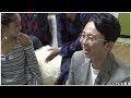 有吉弘行が眼鏡姿を披露!川村エミコの自宅でゲームに熱中| News Mama
