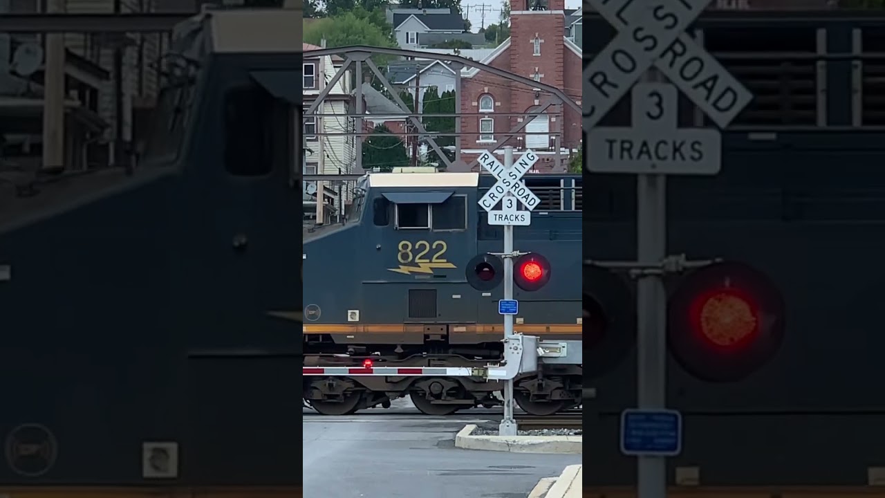 Weird K5HL on CSX ES44AH 