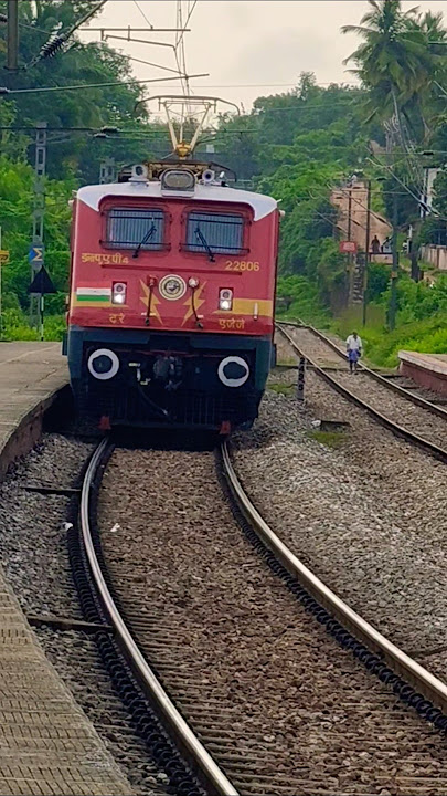 💥 Mass Arriving of Red WAP-4⚡⚡Ananthapuri SF Exp 🚂🇮🇳🔥 #shorts #short #trending #indianrailways