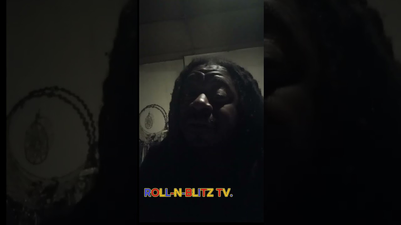 Realtv gozzip Peezo discuss the 3 Book  series Named Midnight written  by 