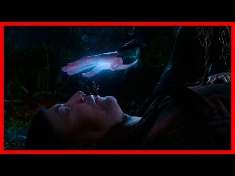 Мера спасает отца Артура от цунами. Аквамен