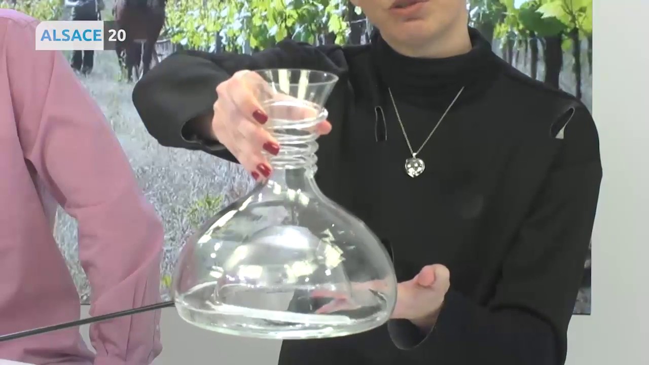Comment Nettoyer Sa Carafe A Vins L Accessoire A Avoir Chez Soi Youtube