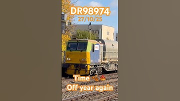 It’s That Time of Year Again DR98974 Cleaning the Leaves #networkrail #trainspotting #rhtt #trains
