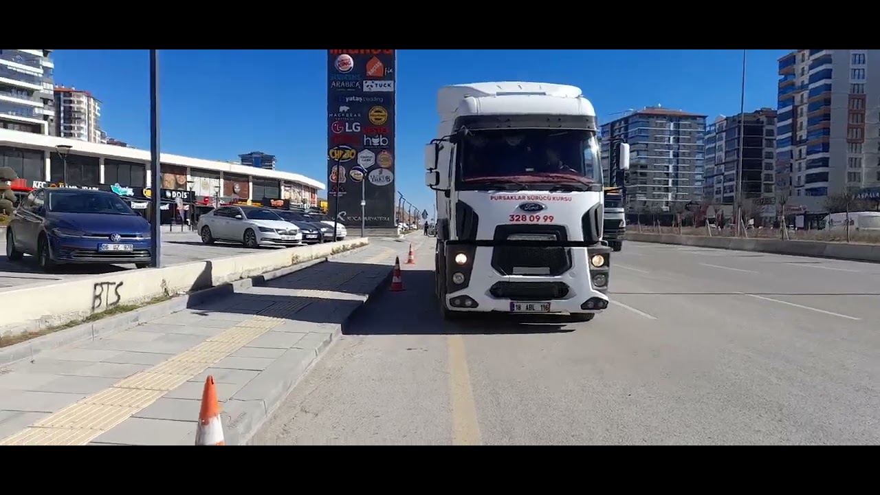 TIR PARKI NASIL YAPILIR? TIR 25 METRE GERİ GERİ DÜZ NASIL GELİR?   PURSAKLAR DİREKSİYON SINAVI