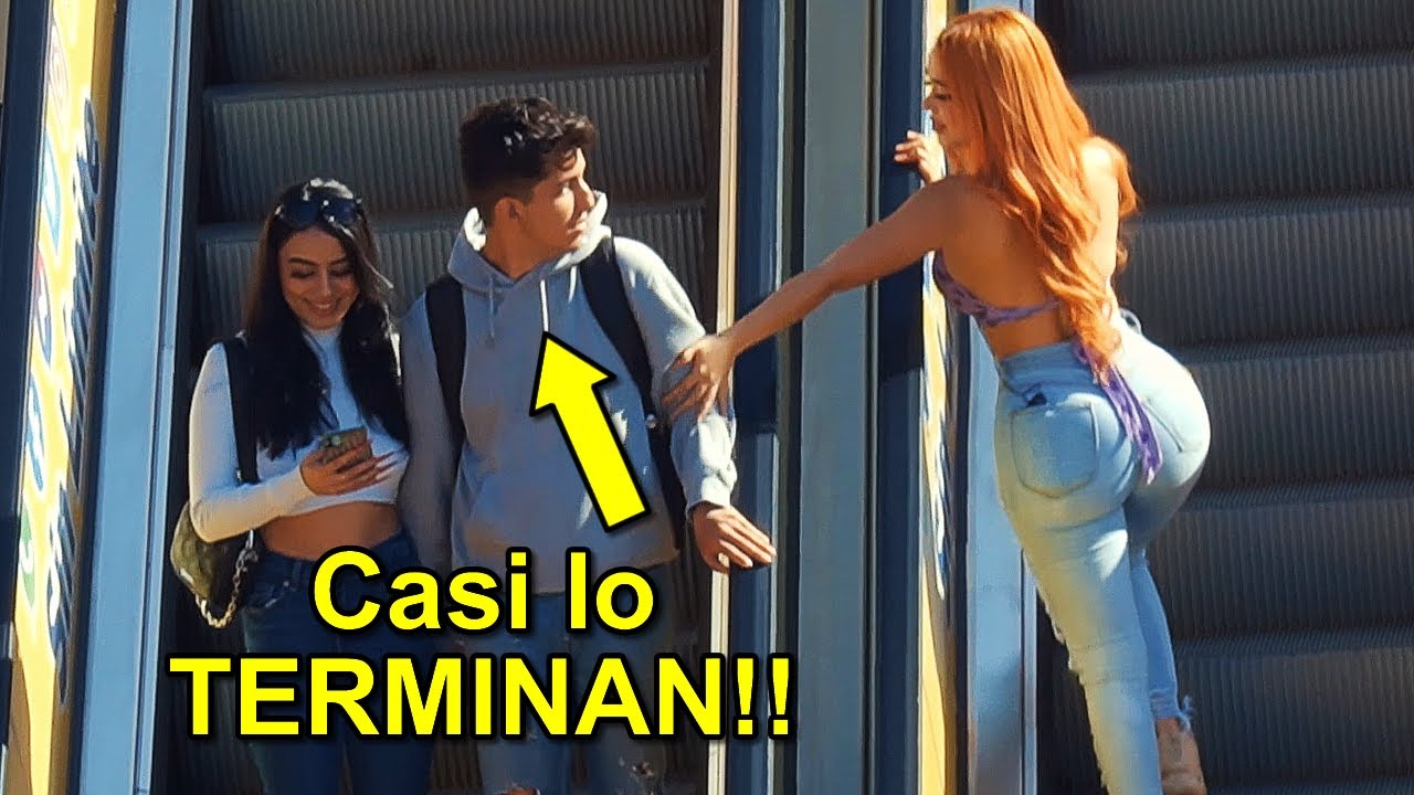 Coqueteando en Escaleras Eléctricas!! 😏 - Lily Hurtado