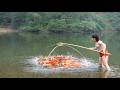 How The Girl Catches Swamp Fish - Using Simple Tools | Lucia Fishing