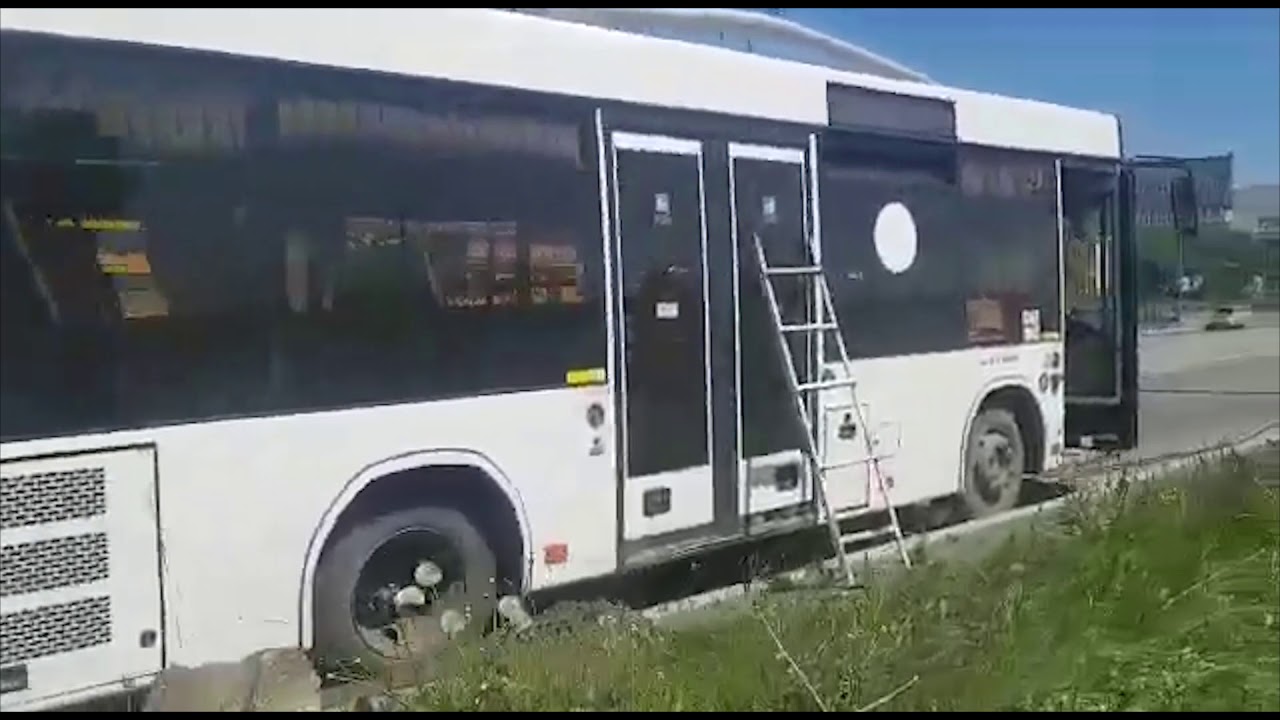 Автобус врезался в камаз