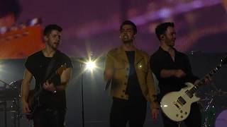 Jonas Brothers - Lovebug - Paris (last show Happiness Begins Tour 22/02)