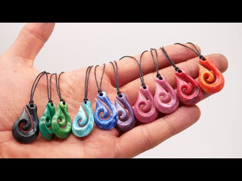 فيديو: كيفية صنع المجوهرات من البلاستيك
