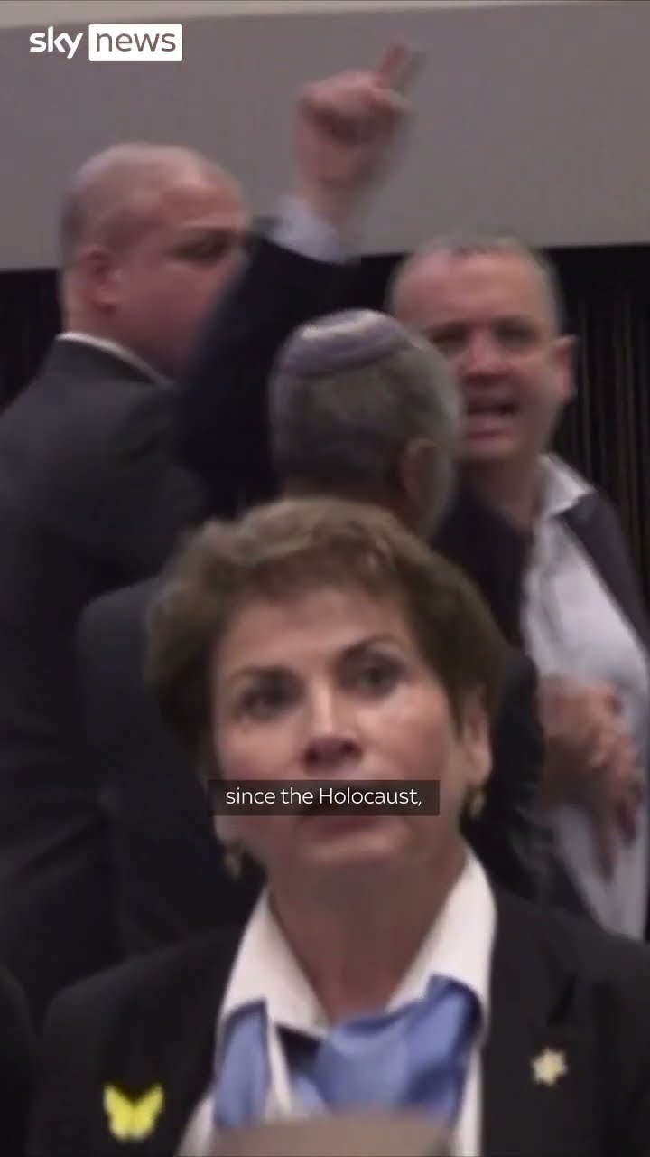 Politicians removed after heckling Netanyahu