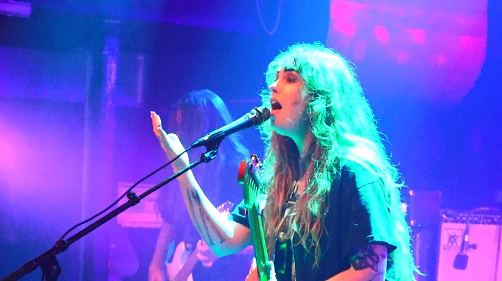Emma Ruth Rundle - full concert @ Le Petit Bain - ...