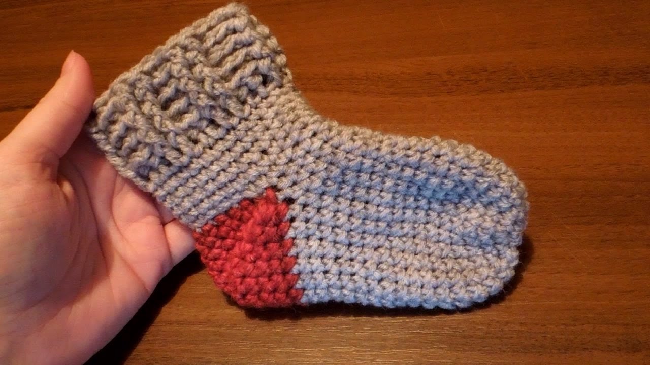 Простые носки крючком (пятка оформляется в конце вязания)