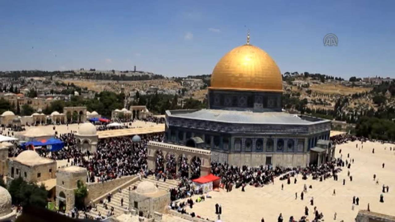 200 ألف مصلٍّ يصلّون في المسجد الأقصى