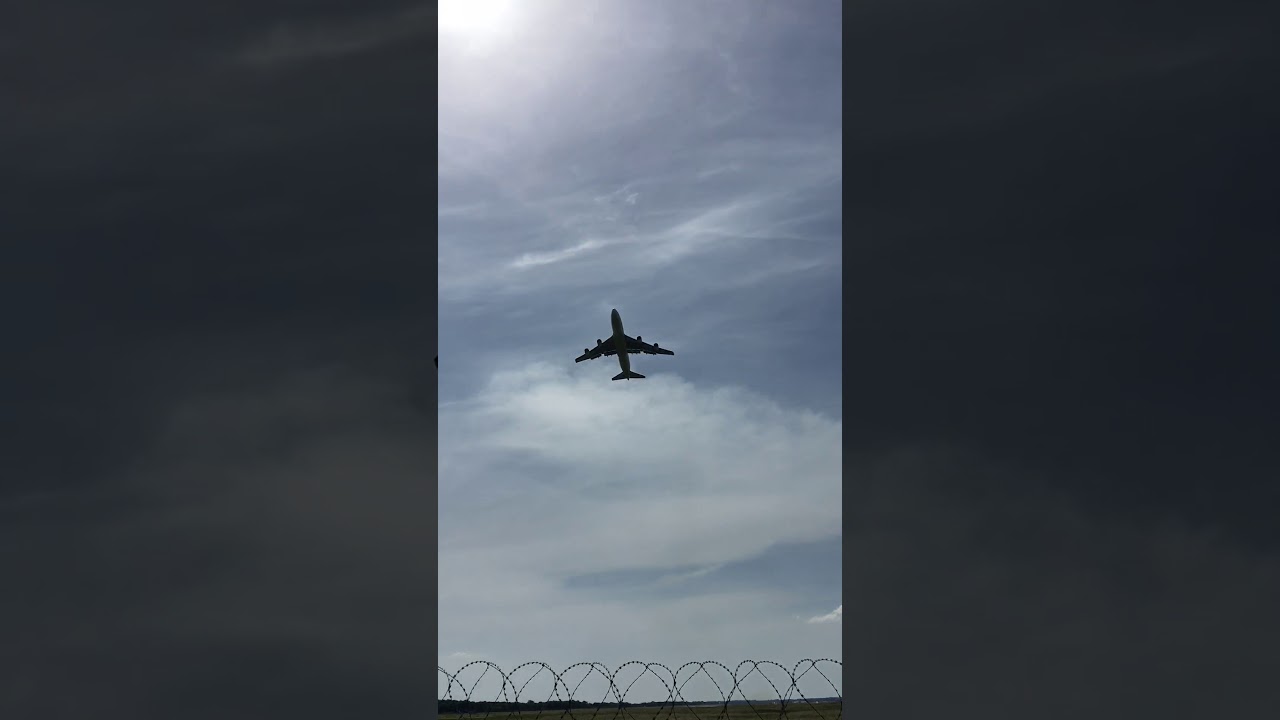 YouTube에서 Boeing 747-4D7 takeoff from Munich airport 보기 YouTube에서 Boeing 747-4D7 takeoff from Munich airport 보기