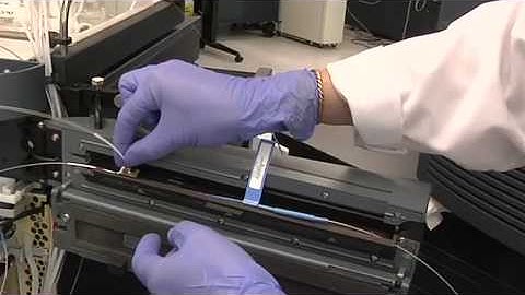 Correct installation of a nanoACQUITY column onto a nanoACQUITY system and mass spectrometer
