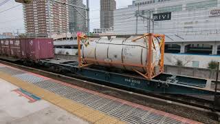 JR貨物EF210の代走としてPF国鉄形機関車のEF65-2090号機75列車が南千住駅を通過。2026 . 2/16(月)