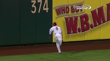 CIN@PHI: Brown runs down a liner to rob Pena of a hit