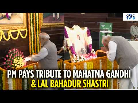 PM Modi Pays Tribute To Mahatma Gandhi, Lal Bahadur Shastri At Old Parliament House | N18V