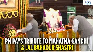 PM Modi Pays Tribute To Mahatma Gandhi, Lal Bahadur Shastri At Old Parliament House | N18V