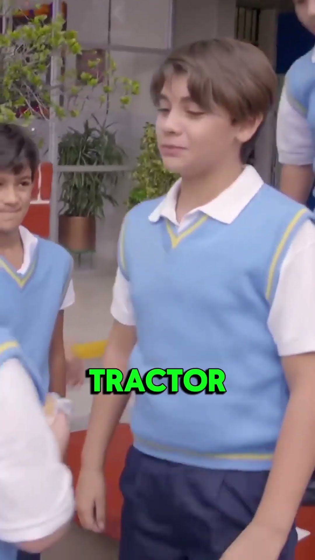 ? ? ? Vamos a jugar al tractor y como eres redondo ¡TU VAS A SER LA LLANTA! #LaRosadeGuadalupe