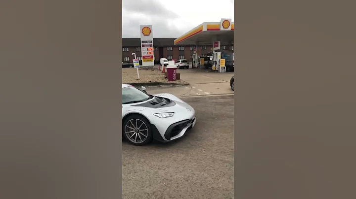 Listen to when the engine of the AMG ONE kicks in #cars #amgone #carspotting #mercedes #hypercar - 天天要聞