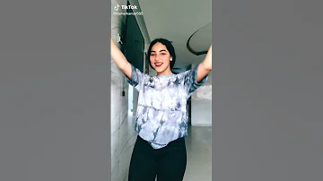 انا قلبي مهرس وهي دايرة بيلو وترقص 
