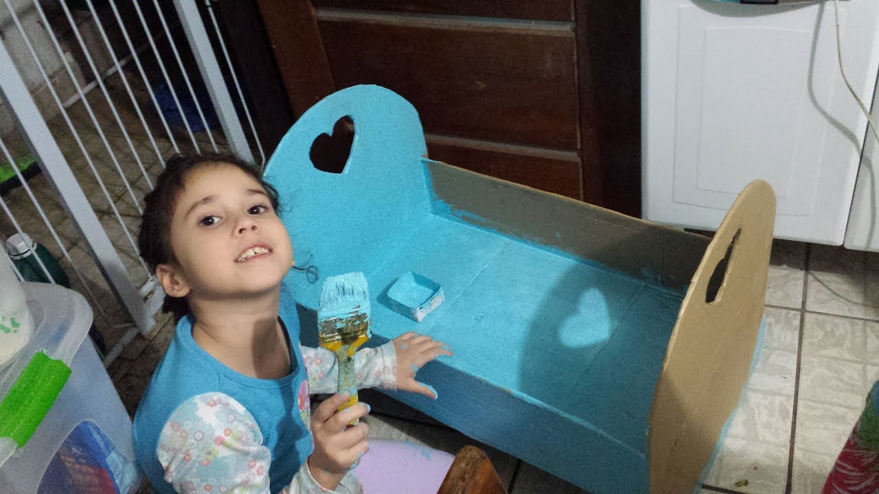 Bercinho de papelão para bonecas