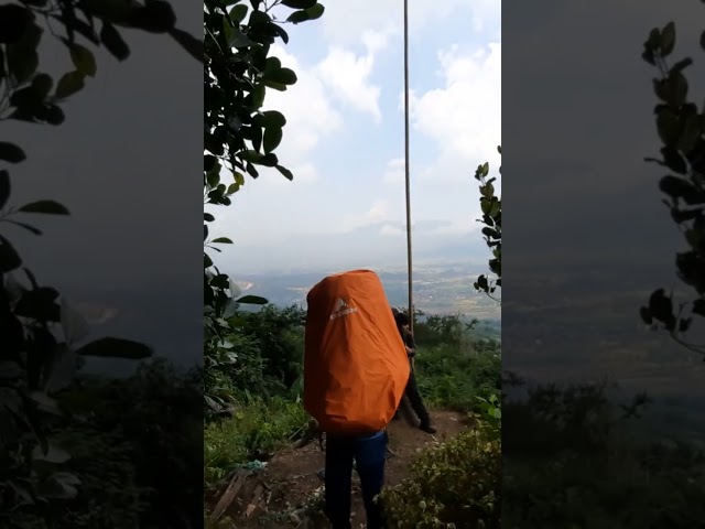 Istirahat Pos 1 Gunung Guntur, Garut #viral #videos #gunung #shorts #shorts #youtube #youtubeshorts class=