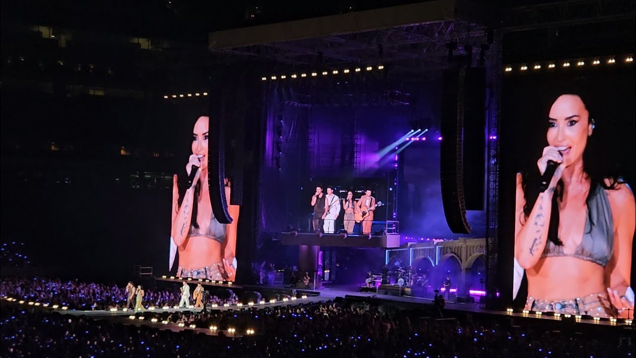 This is Me + Wouldn't Change a Thing - Jonas Brothers & Demi Lovato (MetLife Stadium) ✨️🥹🫶 This is Me + Wouldn't Change a Thing - Jonas Brothers & Demi Lovato (MetLife Stadium) ✨️🥹🫶