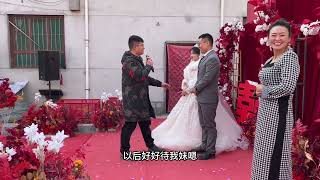 妹妹婚礼现场哥哥台上一番话句句心疼妹妹，奶奶哭成泪人！