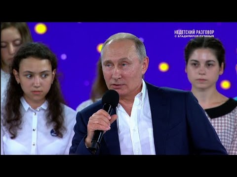 Putin tries to woo Russian teens with live TV show