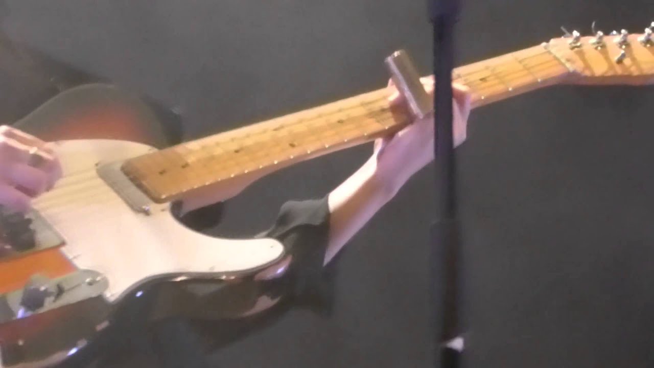 Anna Calvi - cry @Rimini 2015