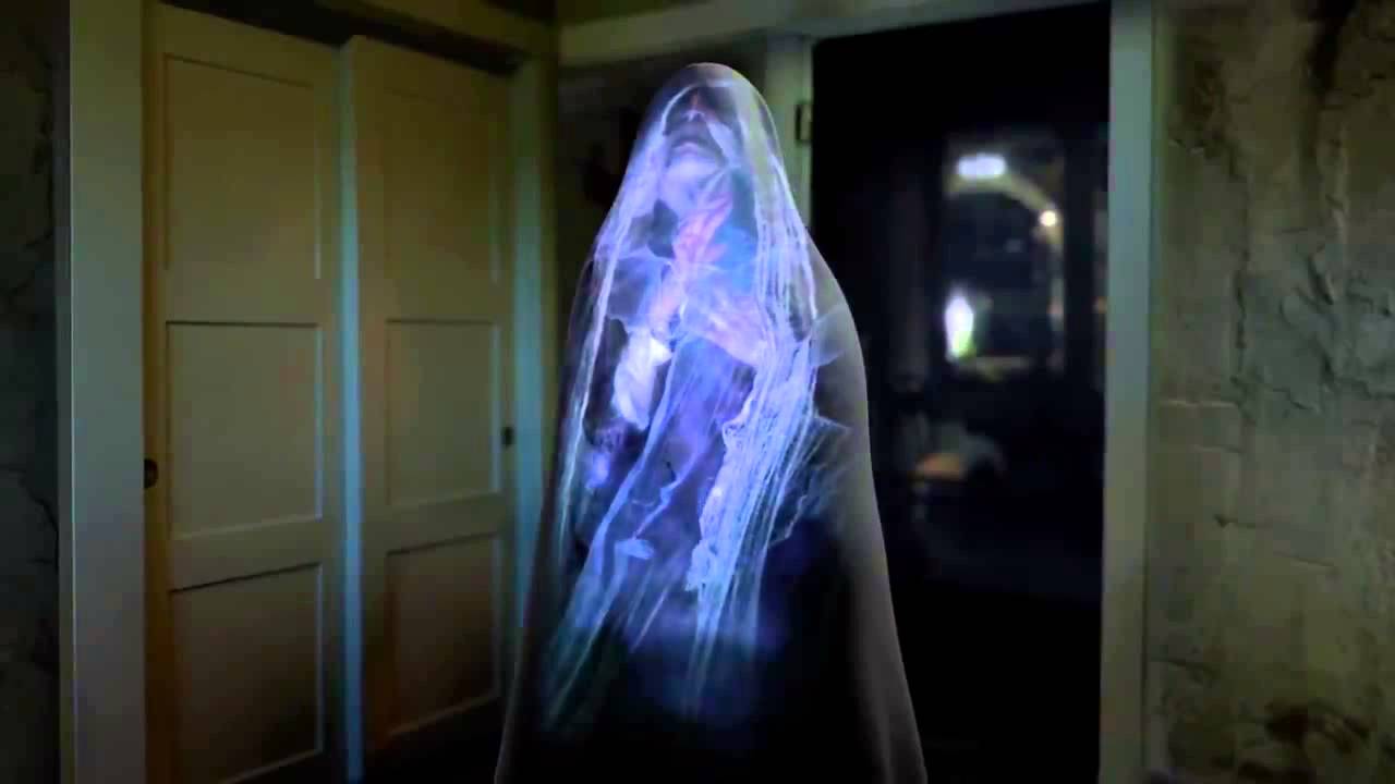 Герцогиня которая видит призраков. Смешной призрак. Единственный кто видит призраков. Призраки в реальной жизни. Город призраков фильм 2008.