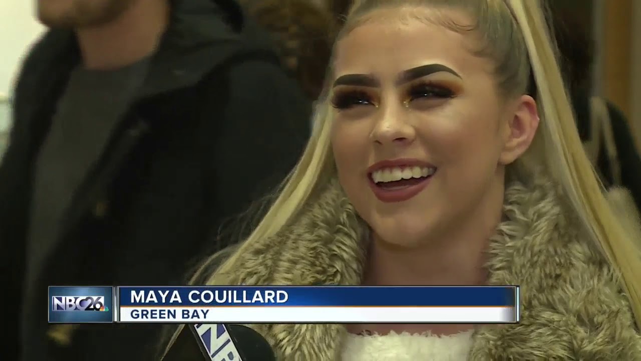 Shoppers get an early start on holiday rush