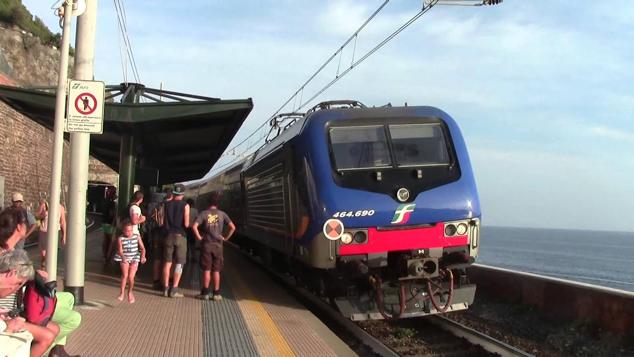 Manarola HD-Trenitalia e464 no.464690+Vivalto twindeck unit arrives on service to Sestri Levante