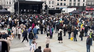 Testimonies in #trafalgarsquare  #london walkinglikejesus