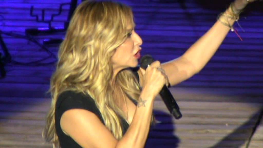 Anna Vissi - Χρυσοπράσινο Φύλλο (Unplugged Λευκωσία 2011)