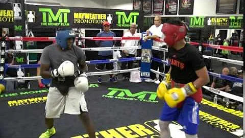 Former world champ Marvin Sonsona sparring at Mayw...