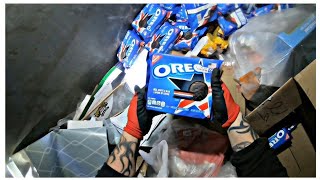 **DUMPSTER DIVING - THIS DUMPSTER WAS OVERFLOWING!**