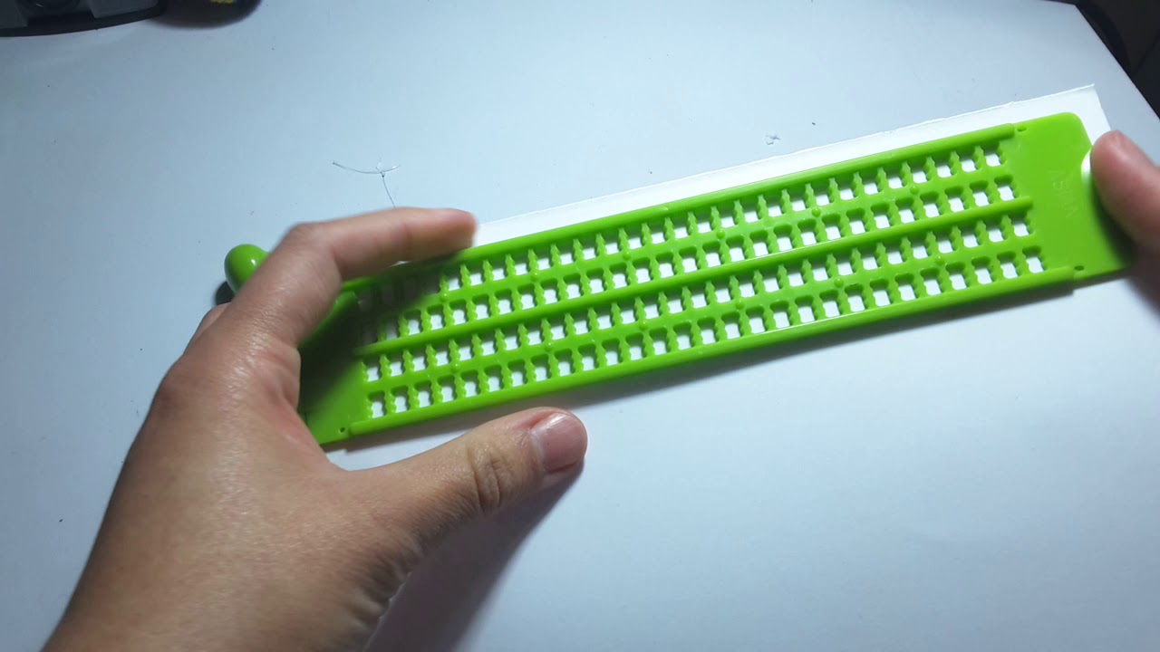 Regleta y punzón para escribir con el sistema braille - YouTube