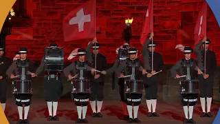 İnanılmaz Trampet Gösterisi İsviçre Askeri Ordu Resimi