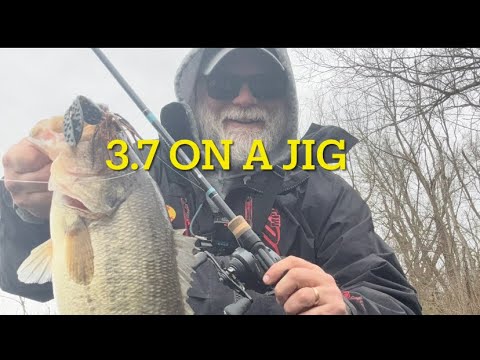 Big bass on a jig – 3.7 lbs – old school – Bad boy jigs