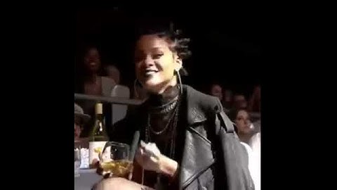Thumbnail of Claudia Leite sofrendo bullying de Rihanna durante o Billboard Music